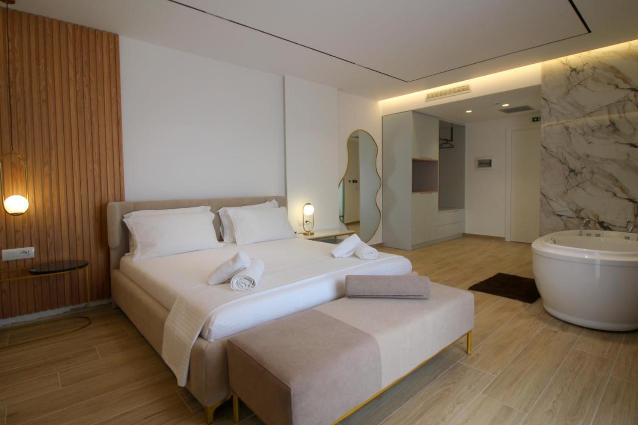 Julia Hotel Sarande Exterior photo