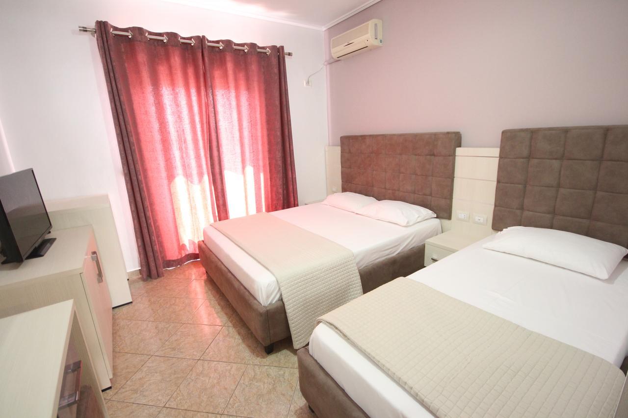 Julia Hotel Sarande Exterior photo