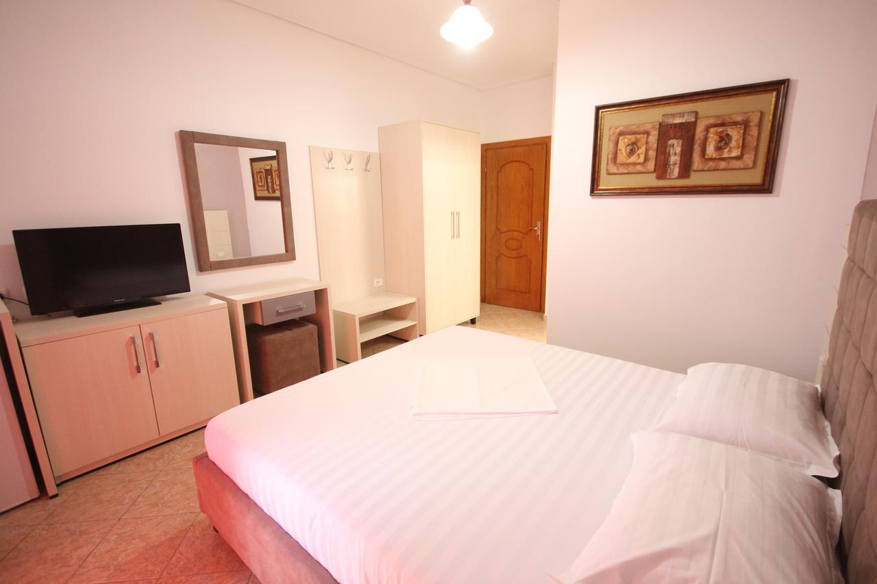 Julia Hotel Sarande Exterior photo