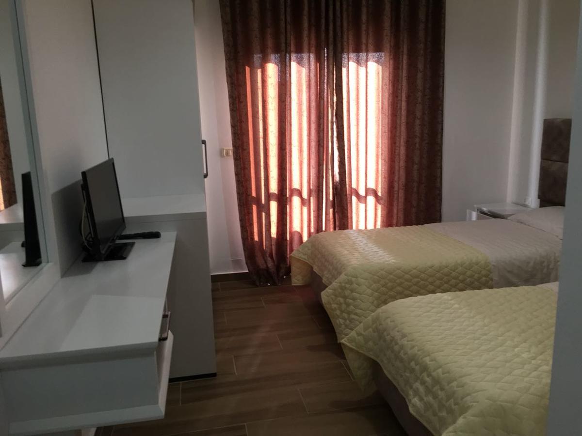 Julia Hotel Sarande Exterior photo