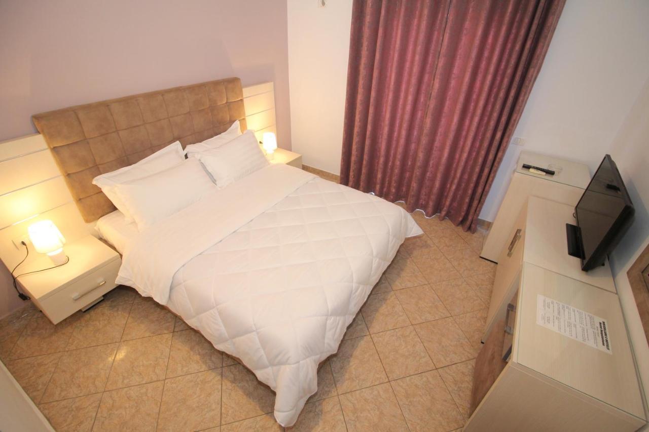 Julia Hotel Sarande Exterior photo