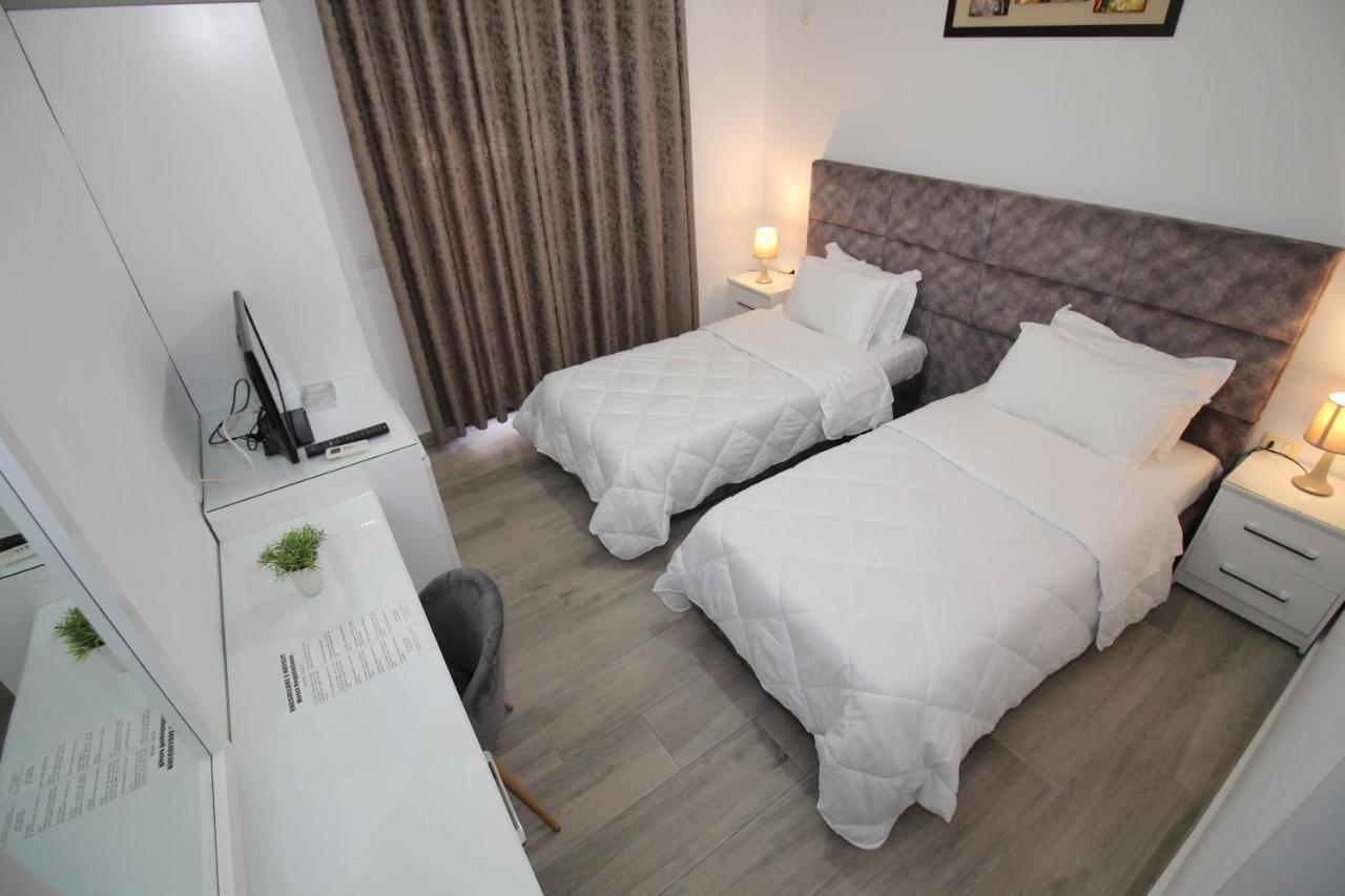 Julia Hotel Sarande Exterior photo