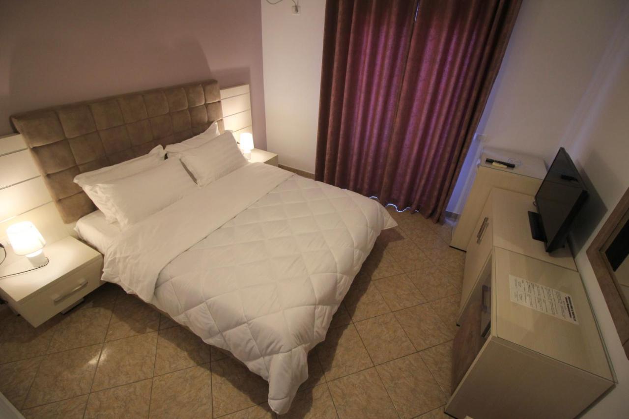 Julia Hotel Sarande Exterior photo