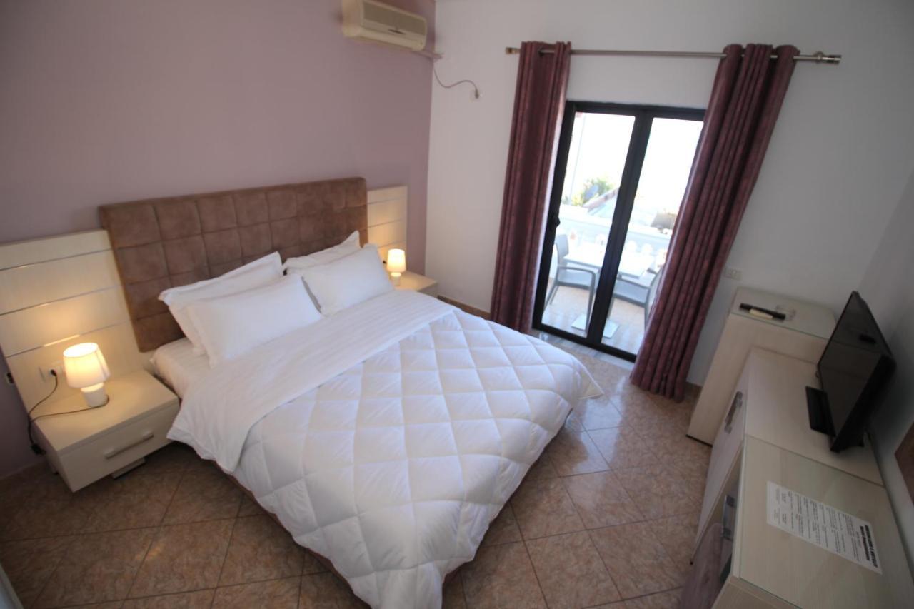 Julia Hotel Sarande Exterior photo