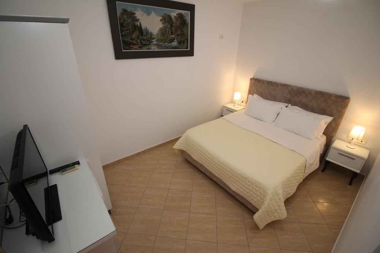 Julia Hotel Sarande Exterior photo
