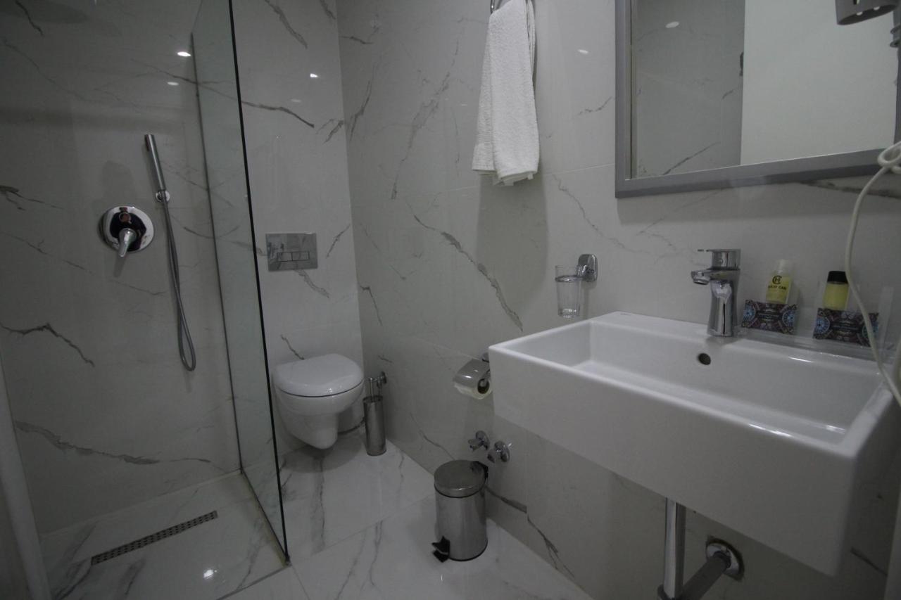Julia Hotel Sarande Exterior photo