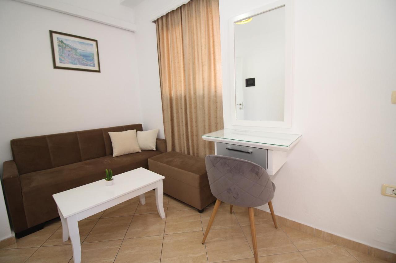 Julia Hotel Sarande Exterior photo