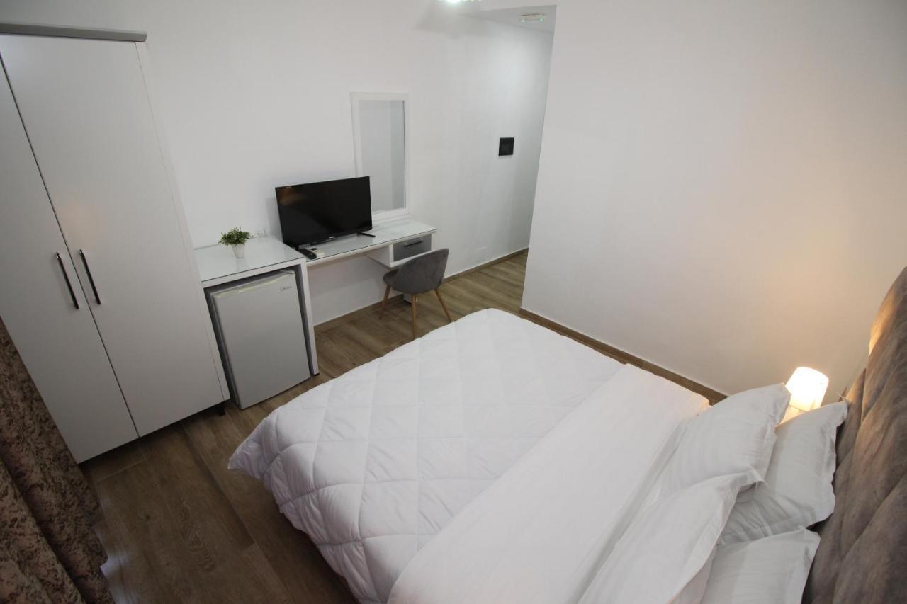 Julia Hotel Sarande Exterior photo